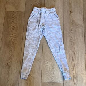 Alphalete Cream Camouflage Joggers